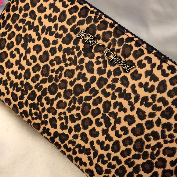 Betsey Johnson Leopard Print Faux Leather Zip Around Continental Wallet NWT - Picture 9 of 16